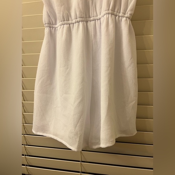 Francesca’s Women’s Small White Tie-Neck Halter Romper Blue Rain Pom Pom Trim - Picture 8 of 14